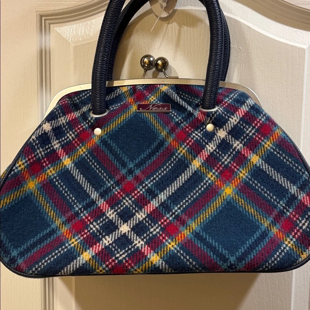 NESS BRAND..STRAIGHT FROM EDINBURGH SCOTLAND..TEAL PLAID WOOL TARTAN HAND BAG